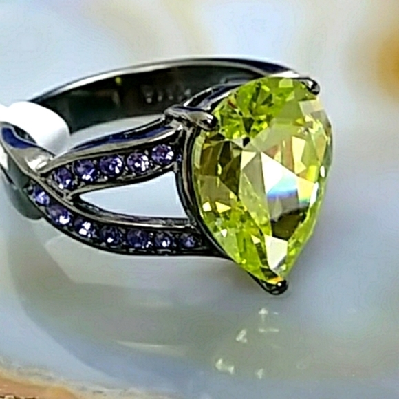 Gothic Cocktail Ring Stainless Steel Hypoallergenic Teardrop Peridot Color - Picture 1 of 15